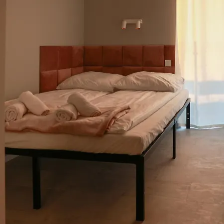 Jej I Jego - Eleganckie Z Balia Na Wylacznosc Niewiesze