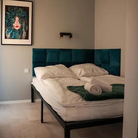 Jej I Jego - Eleganckie Z Balia Na Wylacznosc Niewiesze