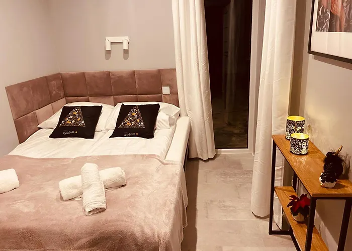 Jej I Jego - Eleganckie Z Balia Na Wylacznosc בית נופש Niewiesze