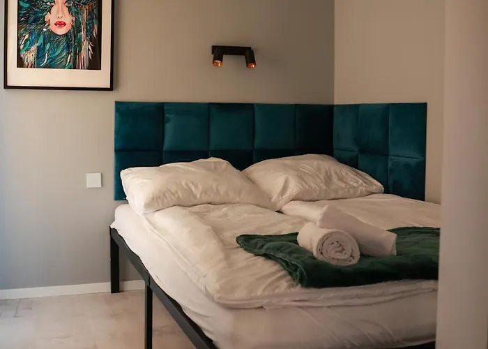 Jej I Jego - Eleganckie Z Balia Na Wylacznosc Niewiesze